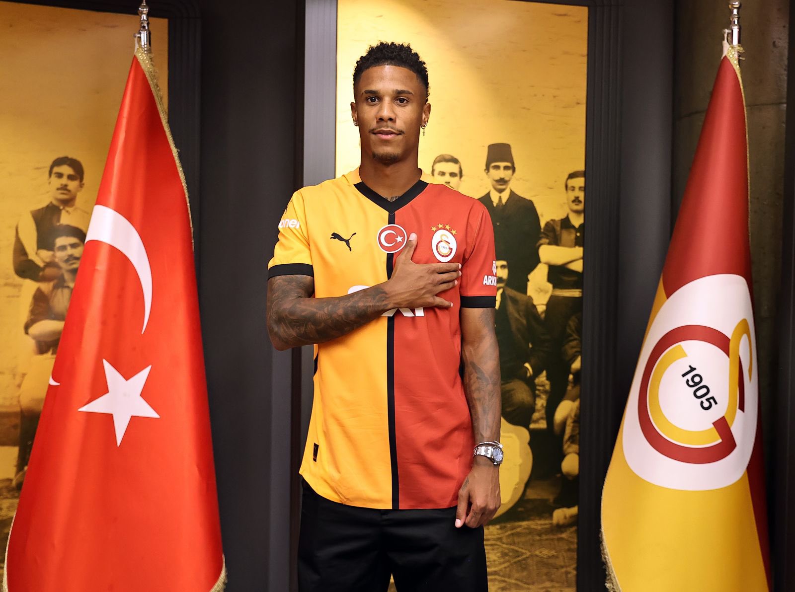 Galatasaray'da Sol Bek Transferi!